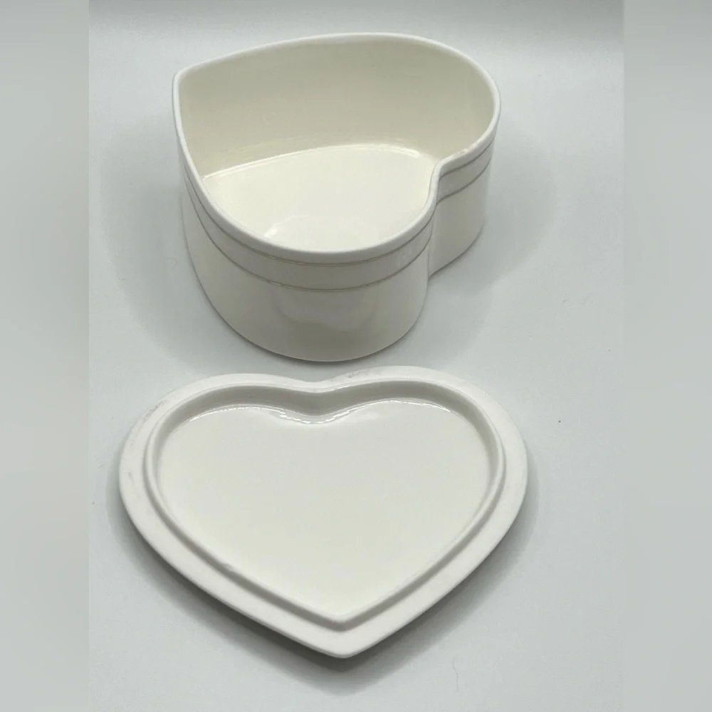 Wedgwood Icing Bone China White Heart Shaped Jewelry Trinket Box with Lid